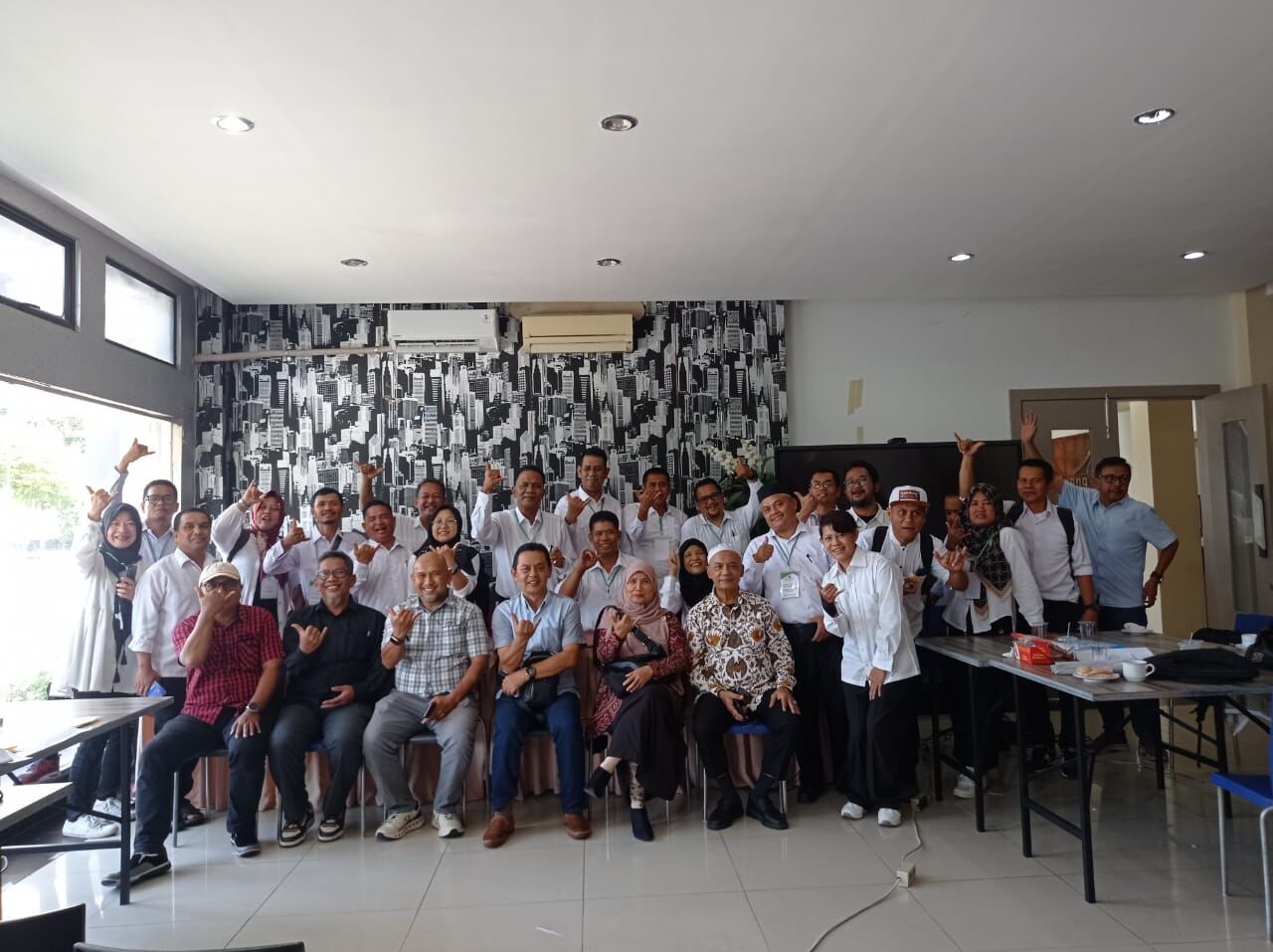 sudah-21-kali-ukw-pwi-sumbar,-ini-pertama -lulus-100-persen. 