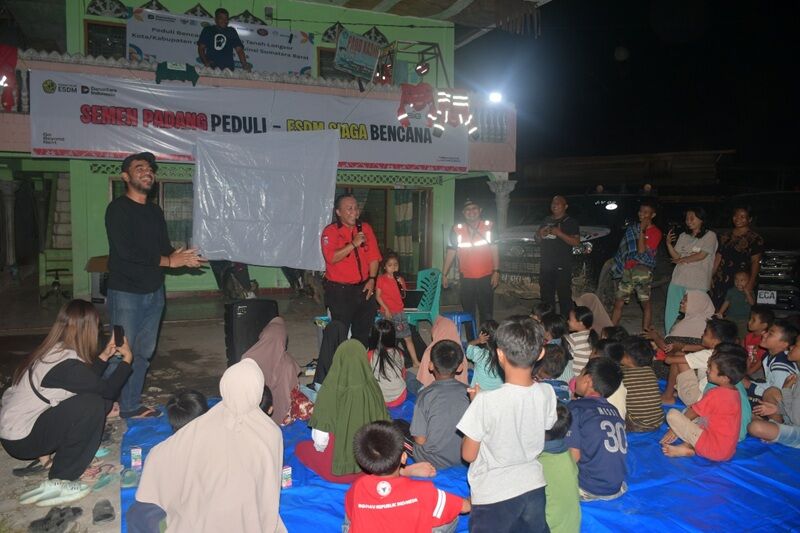 win-bernadino:-trauma-healing-semen-padang-bukti-kepedulian-pada-pemulihan-mental-anak-penyintas-banjir