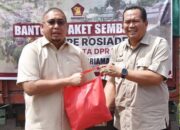 Andre Rosiade Serahkan Bantuan Ribuan Paket di Pariaman