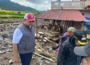 Irman Gusman Sambangi Malalak, Salurkan Bantuan untuk Korban