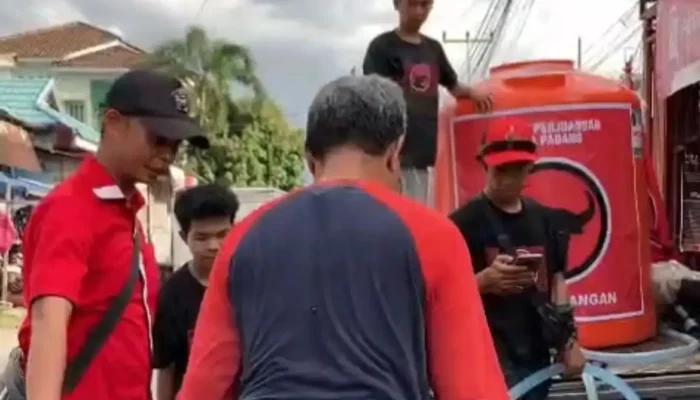 PDAM Macet, Albert Hendra Lukman Gerak Cepat Salurkan Air