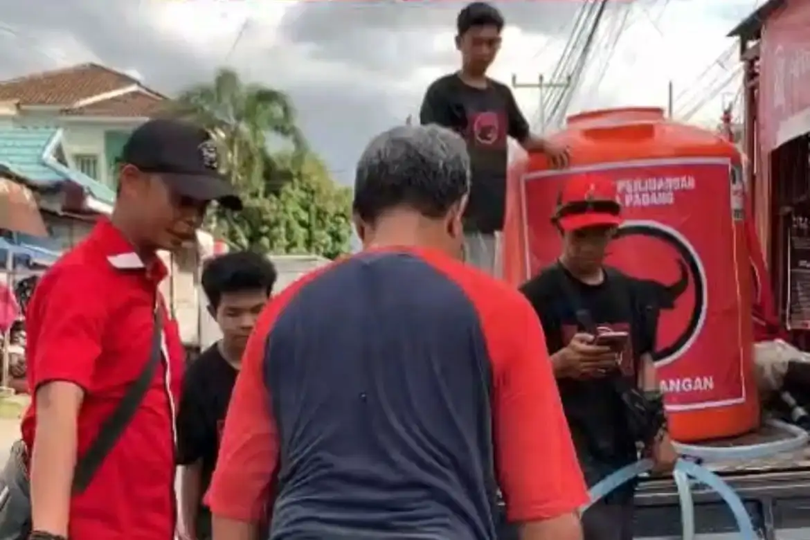 intake-pdam-rusak,-albert-hendra-lukman-pimpin-penyaluran-air-bersih-untuk-warga