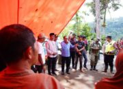 Eka Putra Salurkan Bantuan, Ingatkan Ancaman Cuaca Ekstrem