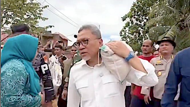 bantah-pencitraan,-zulhas:-saya-gotong-beras-itu-biasa