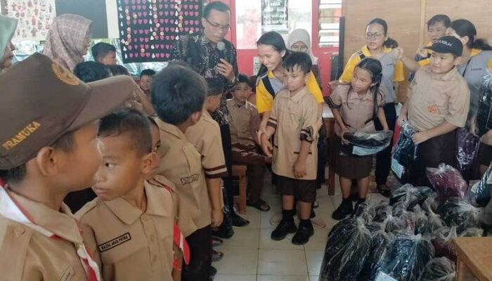 Murid Batang Kabung Terus Belajar, Menumpang Usai Bencana