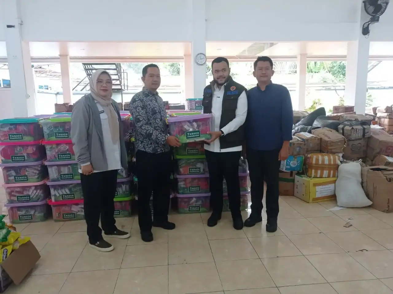 tanoto-foundation-salurkan-bantuan-300-family-paket-untuk-korban-bencana-kota-padang