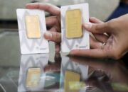 Harga Emas Antam Menguat, Pasar Global Beragam