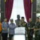 kota-jambi-salurkan-bantuan-rp200-juta-untuk-sumbar,-mahyeldi:-dukungan-ini-meneguhkan-semangat-kami