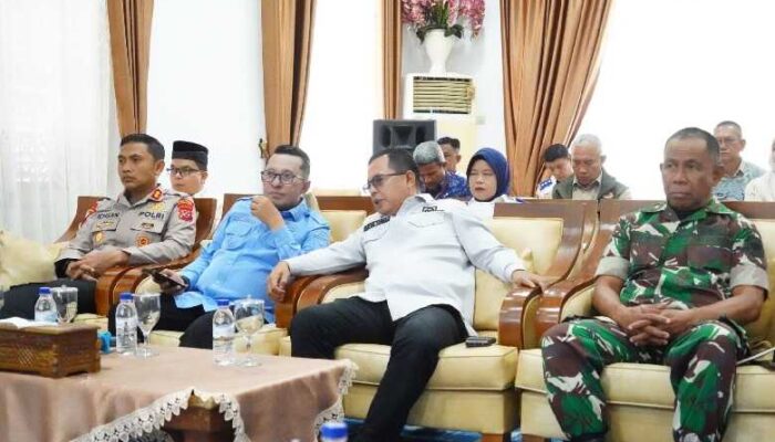 Bupati Eka Putra Sigap Dampingi Warga Terdampak Bencana