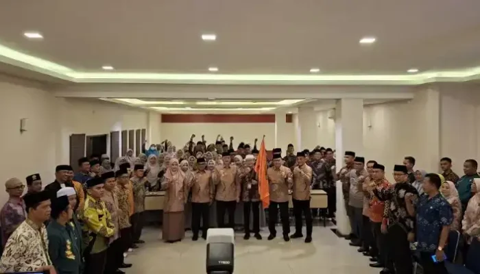 Hendrajoni Lepas Kafilah Pessel Menuju MTQ Sumbar