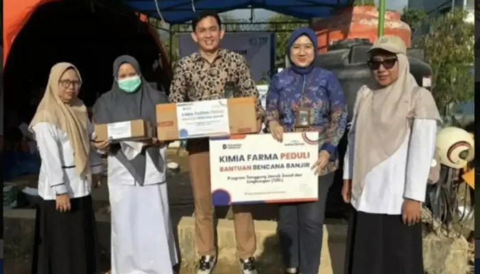 Kimia Farma Salurkan Bantuan, Ringankan Beban Korban Banjir