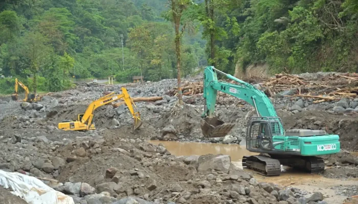 Alat Berat Percepat Pemulihan Pasca Bencana di Sumbar