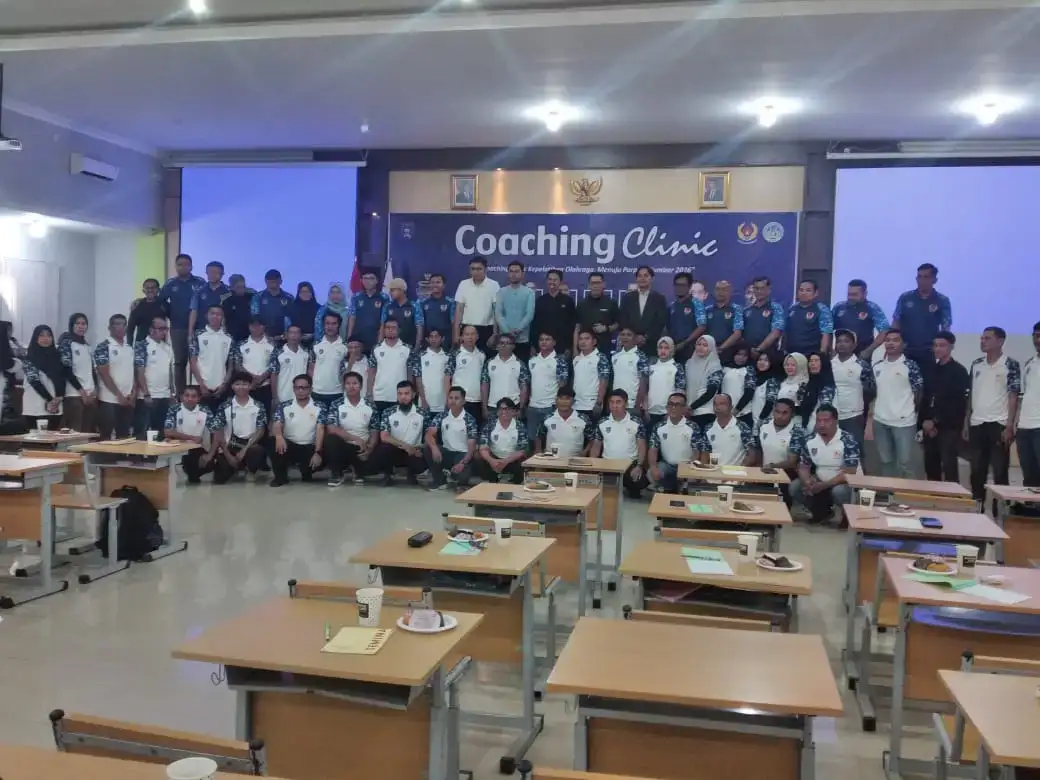 ketua-koni-payakumbuh-tutup-coaching-clinic,-para-pelatih-cabor-dibekali-selama-dua-hari