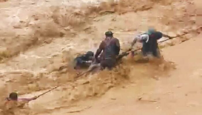 Padang Bergerak: Hujan Deras Paksa Evakuasi Batu Busuk