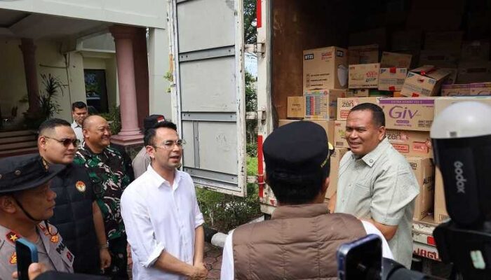 Raffi Ahmad Salurkan Bantuan, Sasar Warga Kota Pariaman