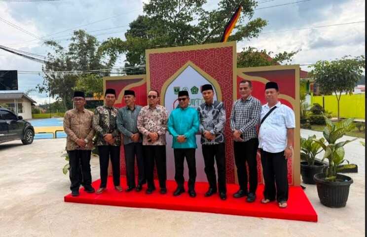 kafilah-pesisir-selatan-tampil-di-10-cabang,-wabup-risnaldi-pantau-langsung-mtq-sumbar-2025