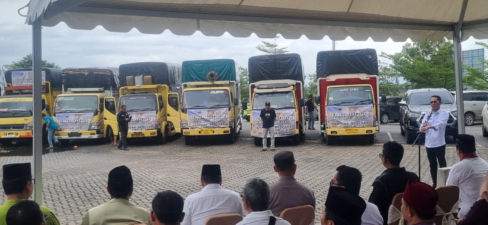 wako-amsakar-lepas-bantuan-iksb-batam-untuk-korban-bencana-di-sumbar