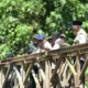 presiden-prabowo-apresiasi-tni-dan-warga-dalam-pembangunan-jembatan-bailey-padang-mantuang