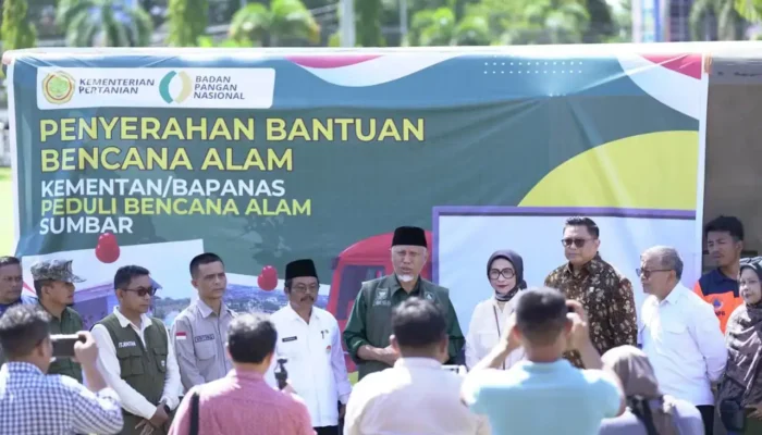 Gubernur Mahyeldi Terima Bantuan Kemanusiaan Tahap II dari Kementan Sumbar