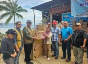 Sekdaprov Sumbar Tinjau, Serahkan Bantuan Korban Banjir Tanah Datar