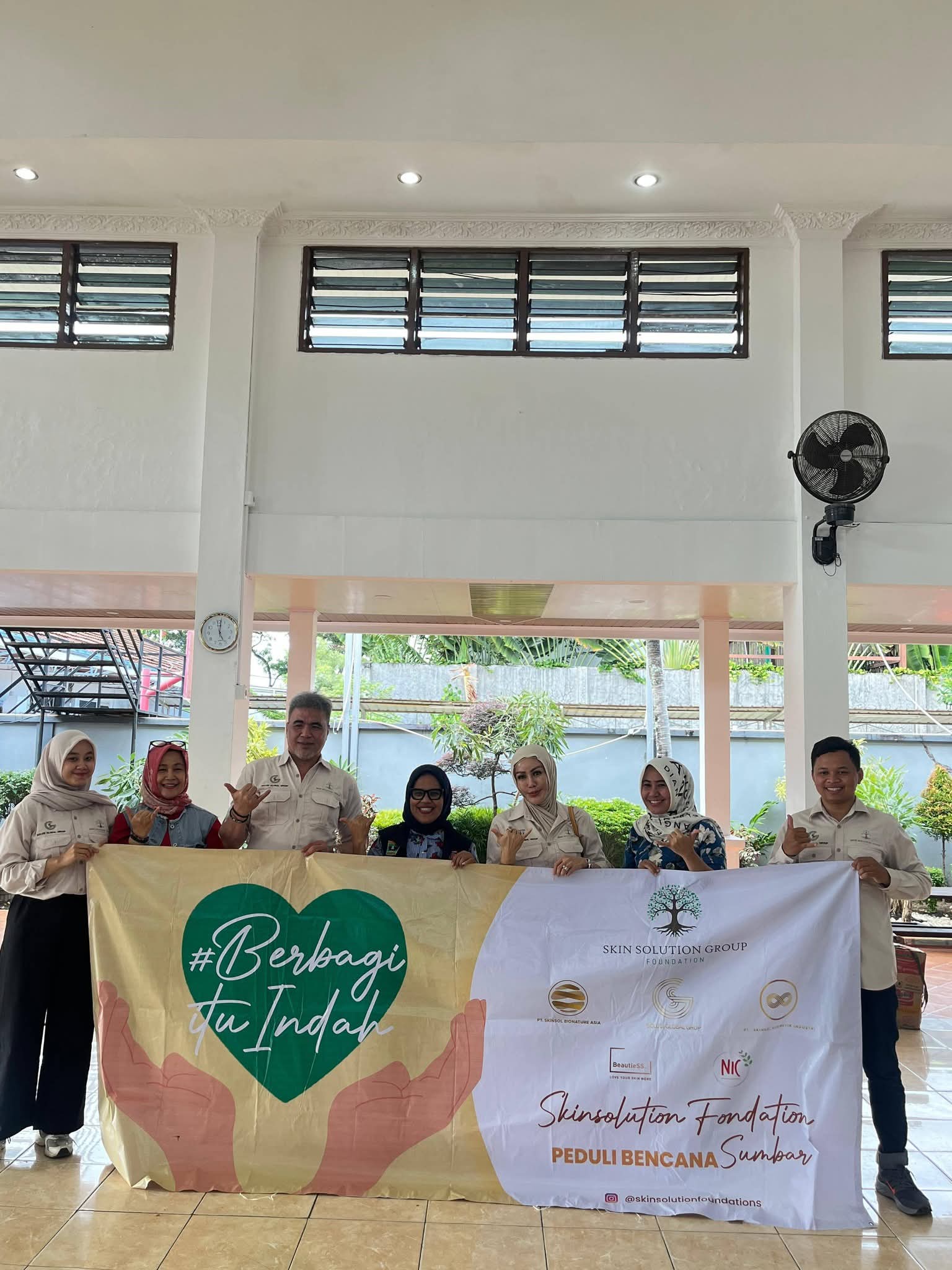 skinsolution-foundation-salurkan-bantuan-bencana-di-kota-padang