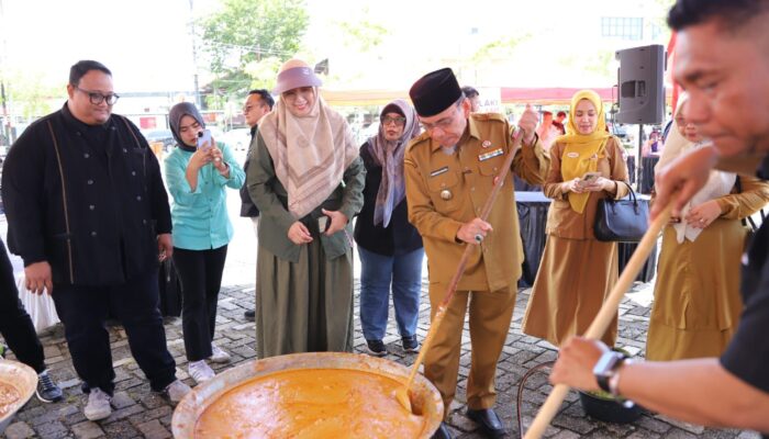 Padang Marandang: Rendang Satukan Warga, Bangkitkan Semangat
