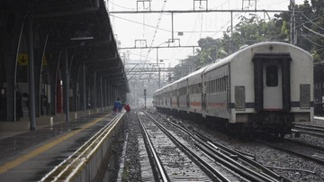 genangan-air-di-purwakarta,-sejumlah-perjalanan-kereta-terganggu