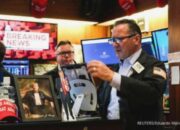 Wall Street Bergerak Tipis: Data Ekonomi AS Lampaui Ekspektasi