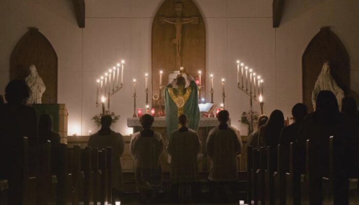 Susunan Acara Natal: Contoh Terbaik untuk Gereja, Sekolah & Kantor