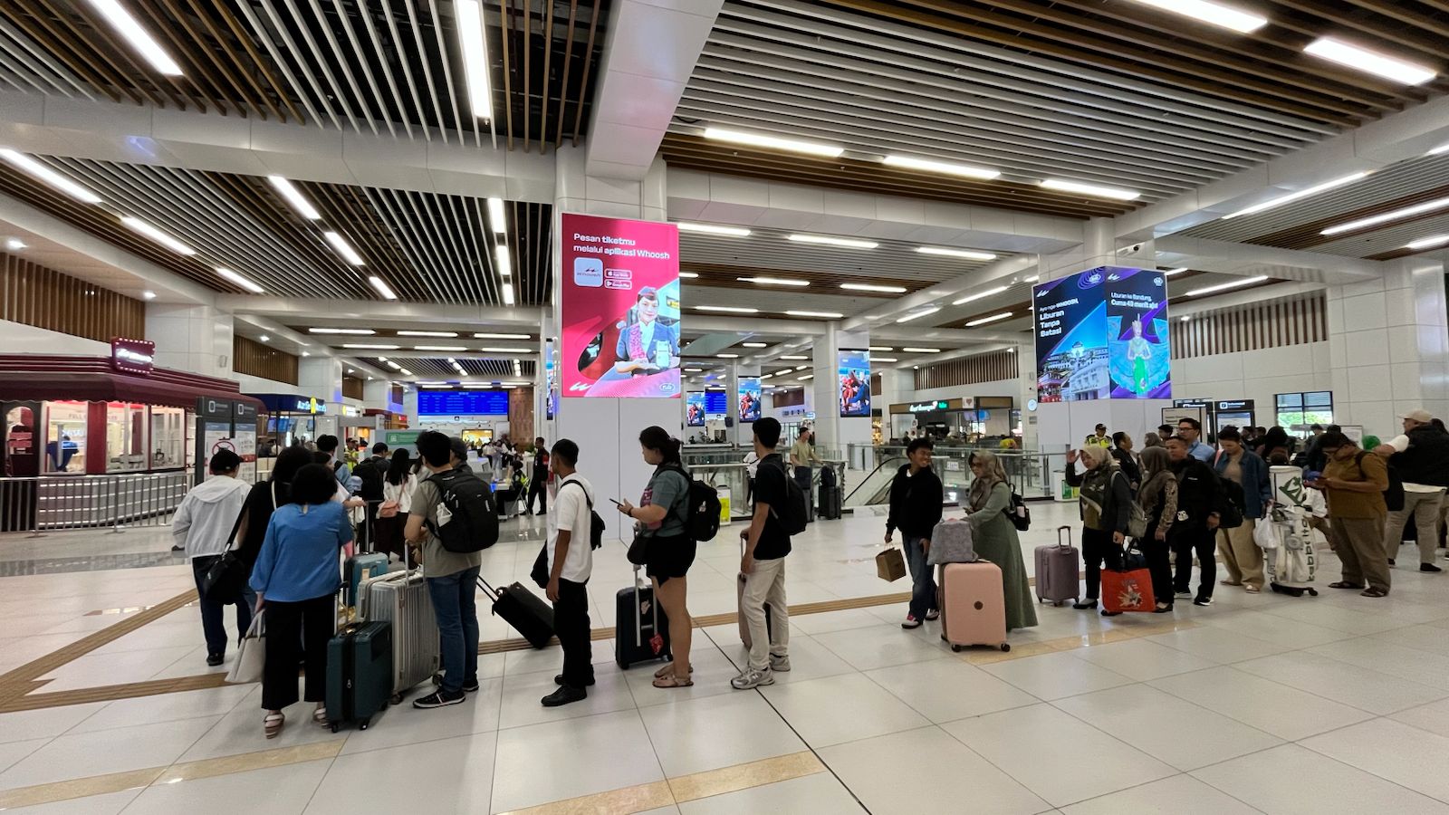 KCIC mencatat tingginya minat masyarakat menggunakan layanan Whoosh selama periode Angkutan Natal dan Tahun Baru. Pada