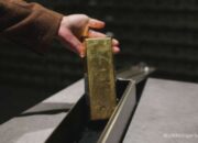 Emas Melonjak! Harga Spot Naik 64% di 2025