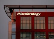 Bitcoin Menekan Saham Strategy, Investor Ambil Sikap