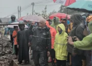 Gubernur Tinjau Banjir Agam, Instruksikan Pengerukan Sungai Segera