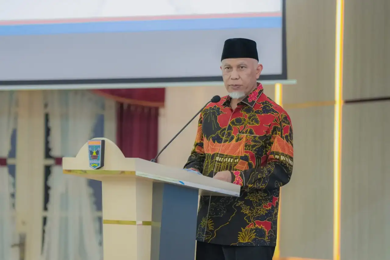 gubernur-sumbar-sampaikan-duka-mendalam-atas-wafatnya-pimpinan-pondok-modern-gontor,-prof-kh.-amal-fathullah-zarkasyi