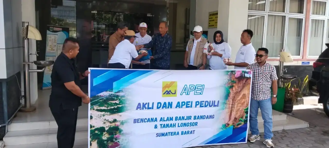 akli-bersama-apei-sumbar-sumbangkan-instalasi-listrik-untuk-huntara-di-kapalo-koto