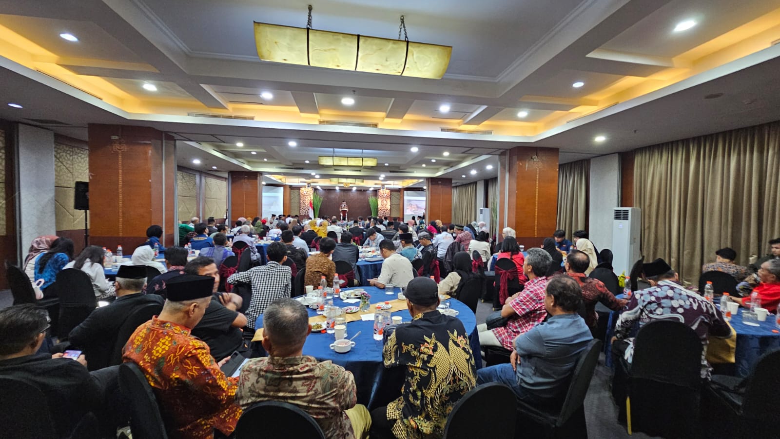 gubernur-mahyeldi-rangkul-perantau-ringankan-beban-korban-bencana,-donasi-terkumpul-rp1-miliar