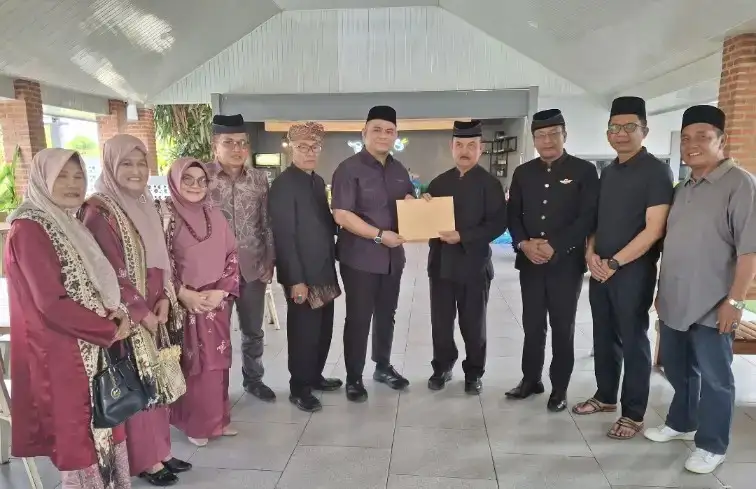 pernyataan-anak-nagori-diserahkan-kepada-ketum-lkaam,-fauzi-bahar-dt.-sati-;-pemko-payakumbuh-agar-hargai-hak-ulayat!