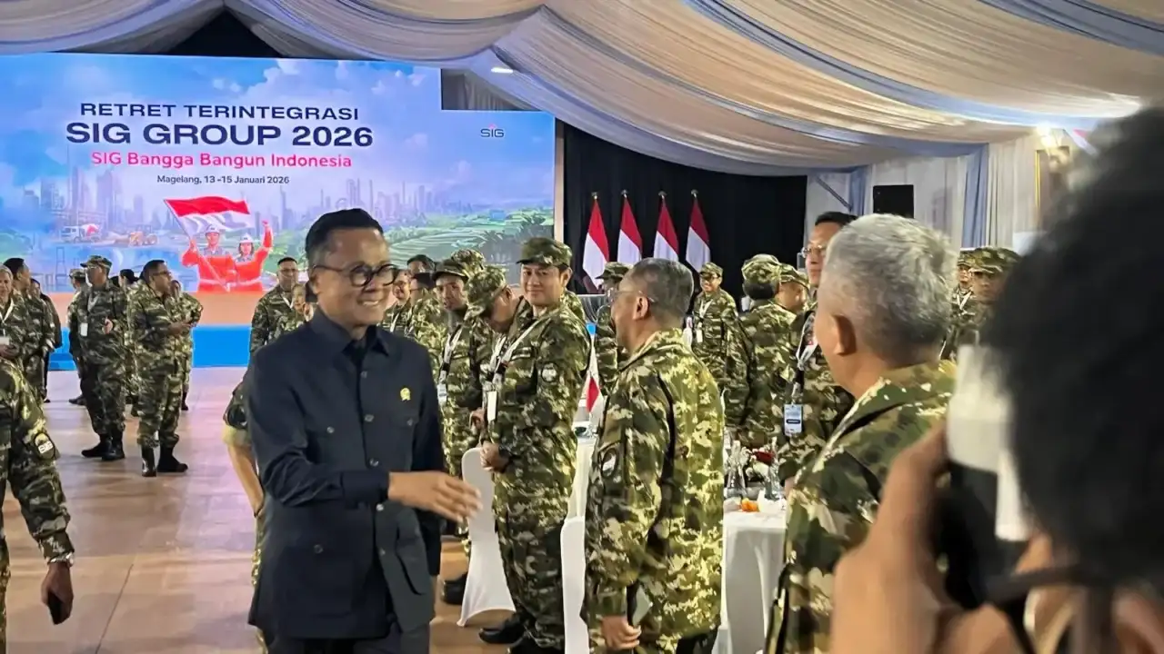 di-kaki-gunung-tidar-dony-oskaria-beri-arahan-untuk-petinggi-semen-indonesia