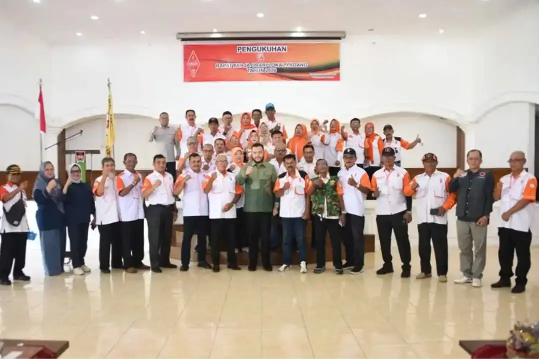 wali-kota-fadly-amran-kukuhkan-pengurus-orari-lokal-padang-periode-2025–2028