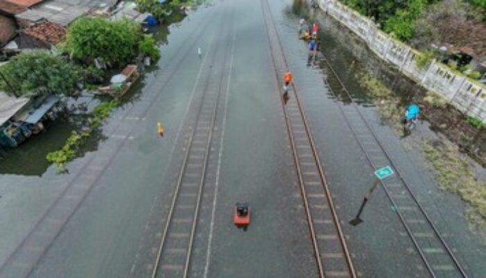 Banjir Landa, KAI Batalkan Perjalanan, Ubah Rute Kereta