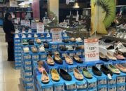 Transmart Diskon Sepatu Besar-besaran, Pengunjung Langsung Berburu