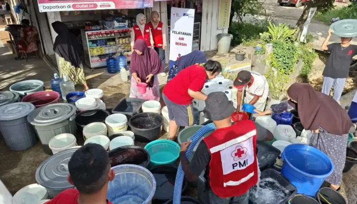 Krisis Air Padang: PMI Tingkatkan Distribusi, Warga Berjuang