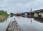 Banjir Pekalongan Hentikan Kereta, KAI Kembalikan Miliaran Rupiah