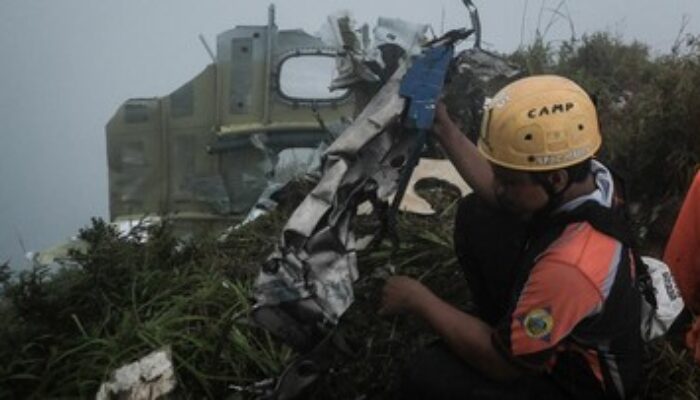 Pesawat Jatuh, Kemenhub Pastikan Laik Terbang, KNKT Investigasi