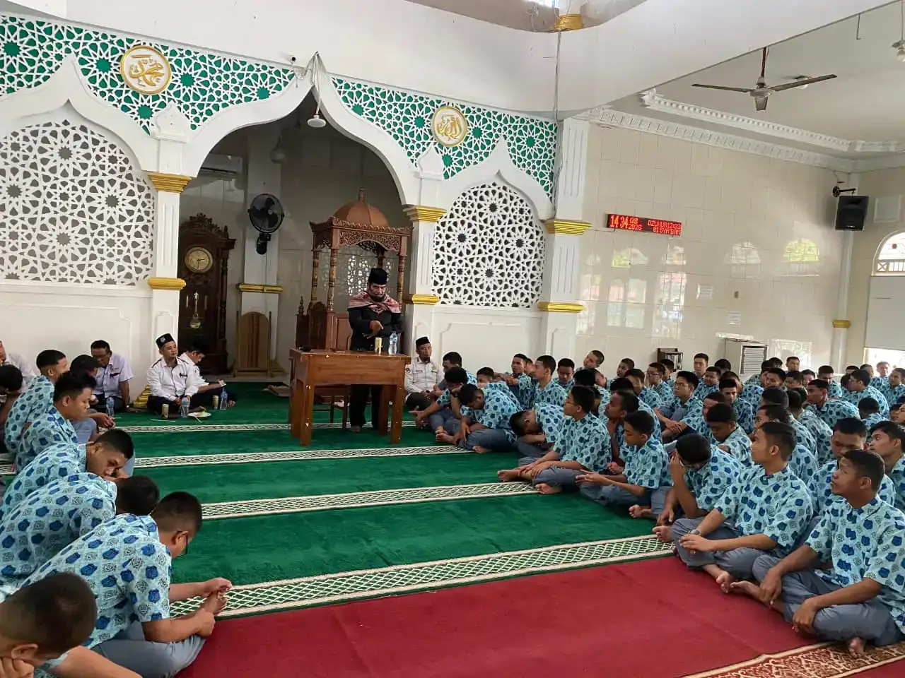 ribuan-siswa-man-2-padang-padati-tabligh-akbar-isra-mi’raj-1447-h