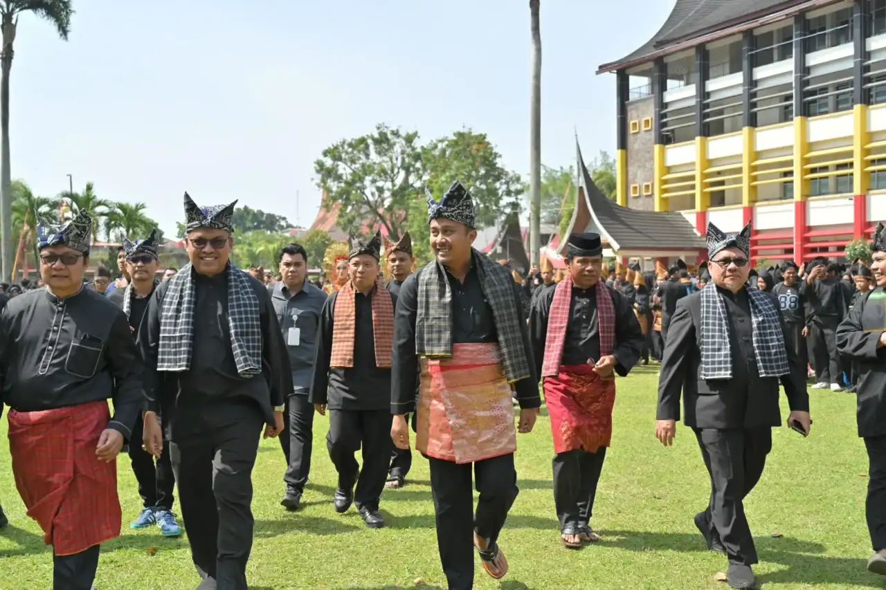 pemprov-sumbar-resmikan-silek-tradisi-minangkabau-sebagai-ekstrakurikuler-wajib-di-sma/smk/slb