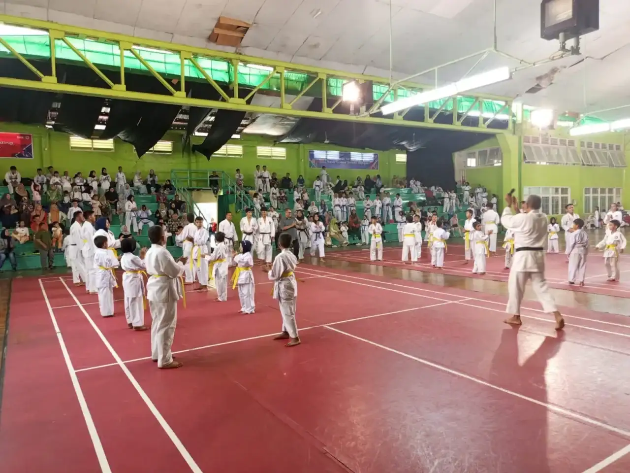 ujian-kenaikan-sabuk-karateka-lemkari-kota-padang-dihadiri-sihan-firdaus-ilyas