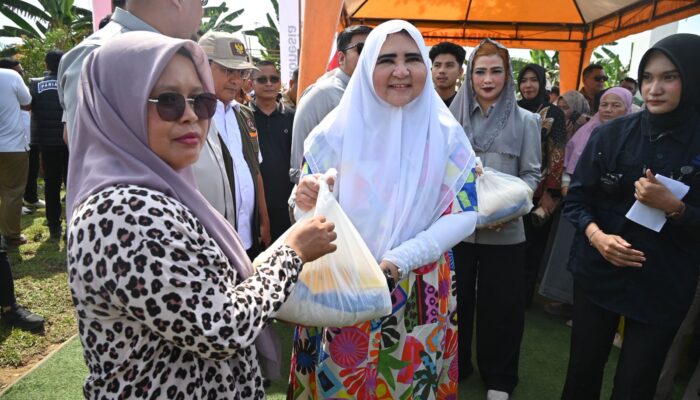 Nevi Zuairina Salurkan Bantuan, Dampingi Warga Padang Pariaman