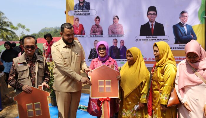 Padang Resmikan Hunian Sementara, Korban Banjir Mulai Menempati