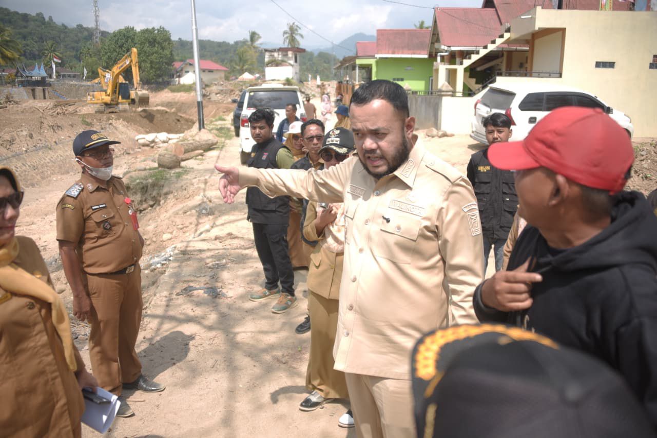 wako-fadly-amran-tinjau-pengerukan-bendungan-gunung-nago